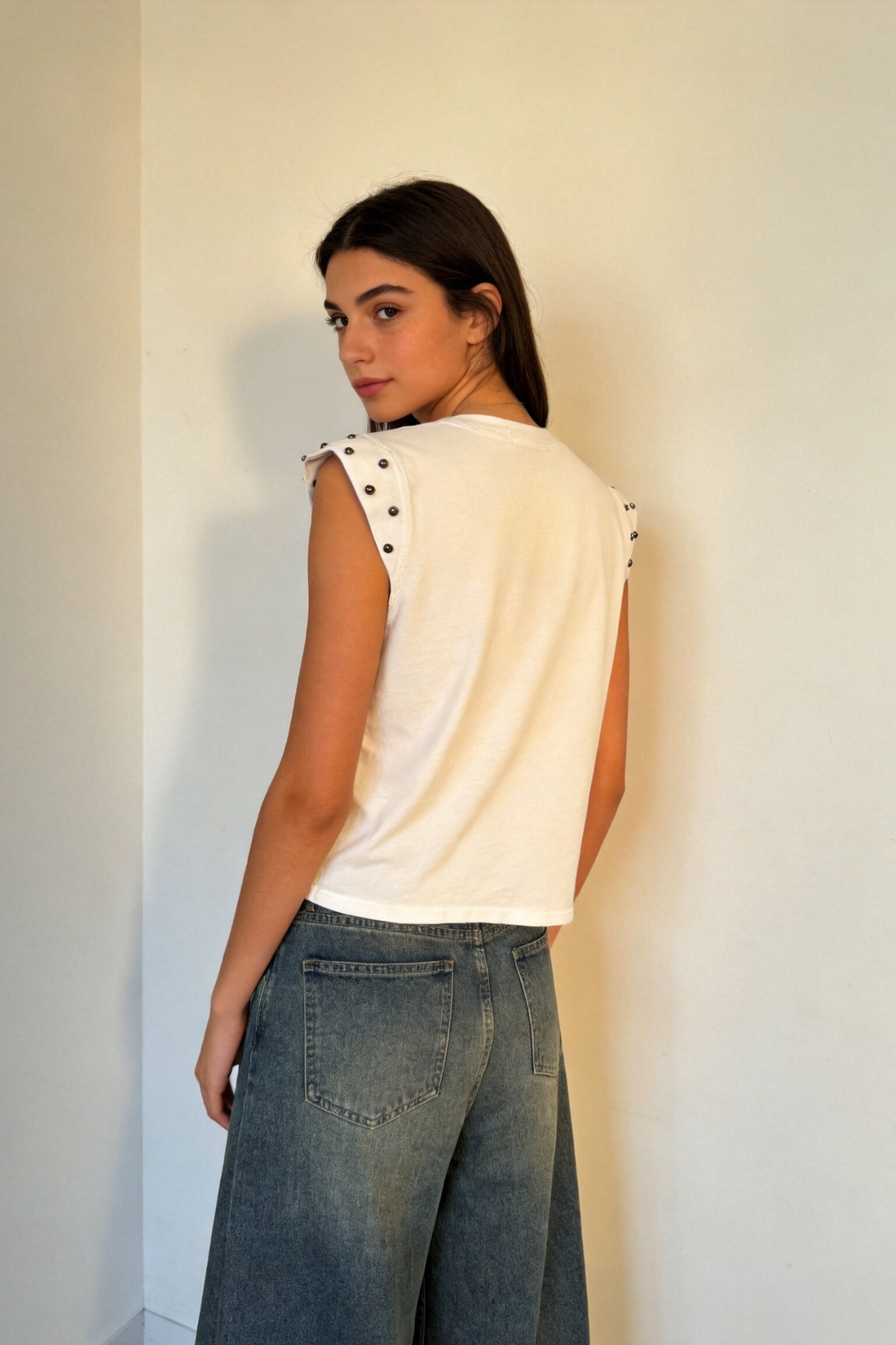 t shirt tachuelas image 5