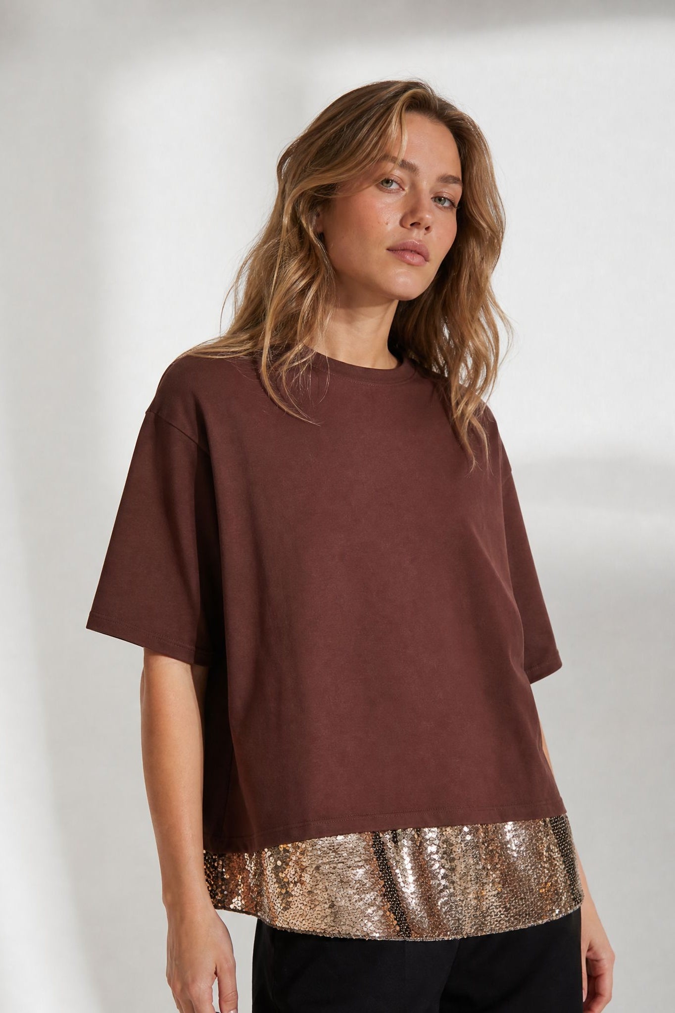Top T shirt brun à ourlet pailleté