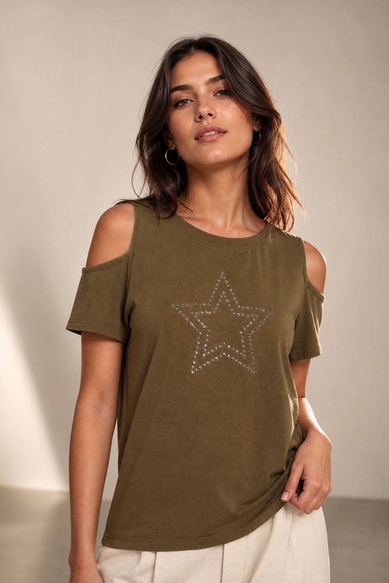 Top T shirt épaules ajourées étoile