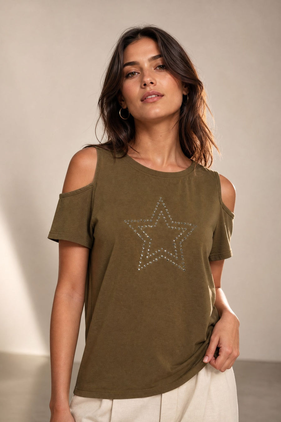 Top T shirt épaules ajourées étoile