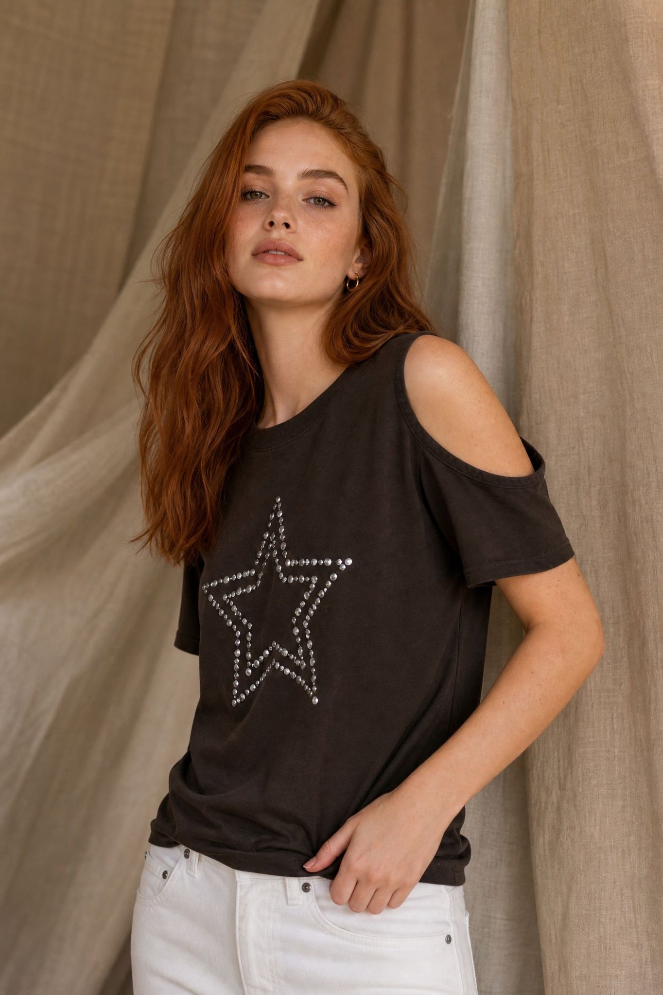 Top T shirt épaules ajourées étoile