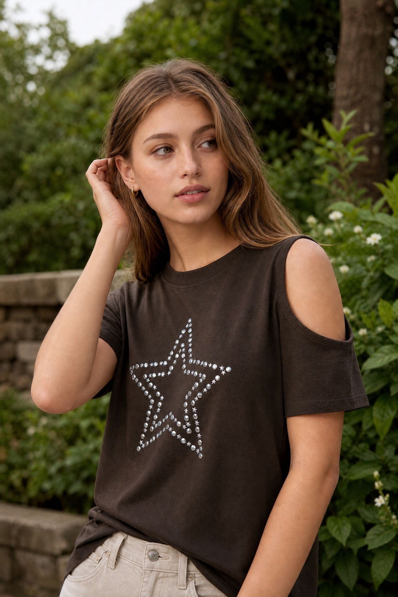 Top T shirt épaules ajourées étoile