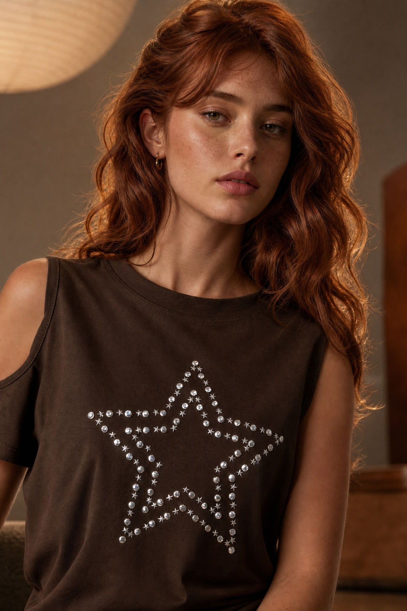 Top T shirt épaules ajourées étoile