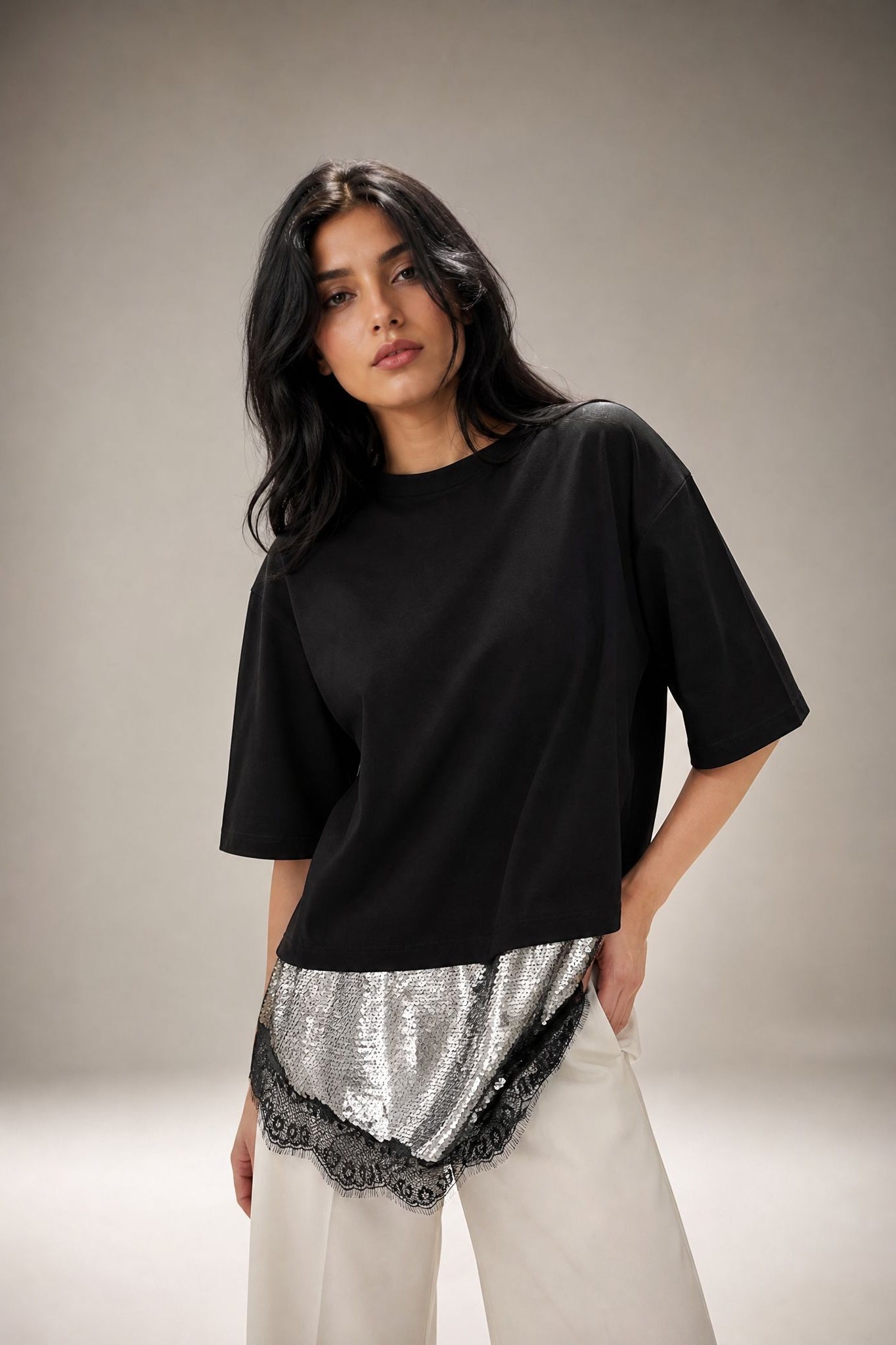 Top T shirt noir oversize paillettes et dentelle