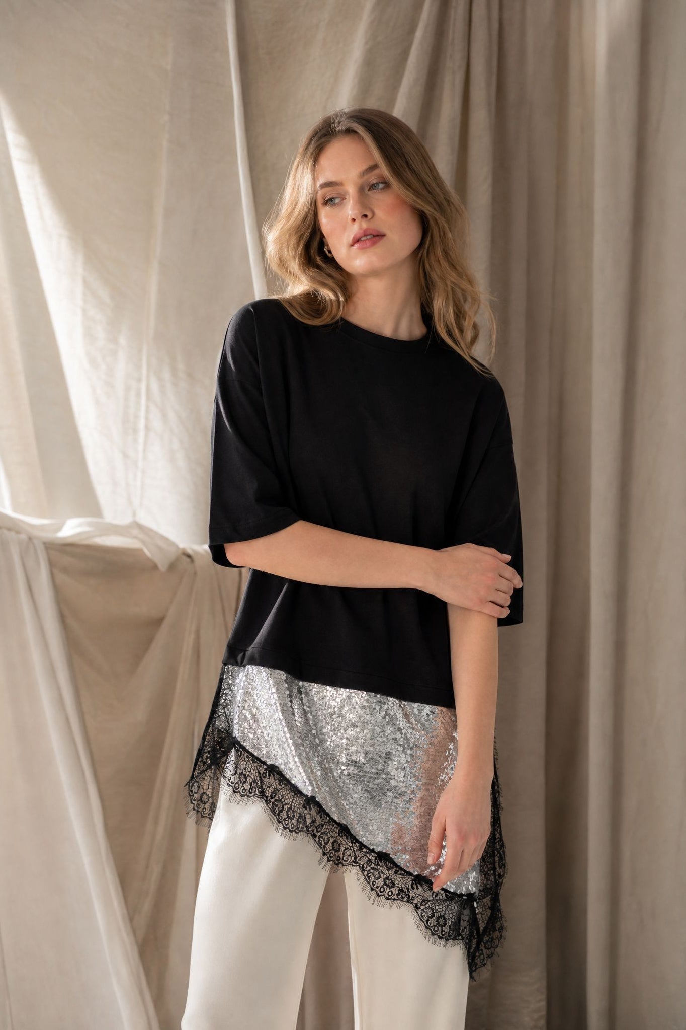 Top T shirt noir oversize paillettes et dentelle