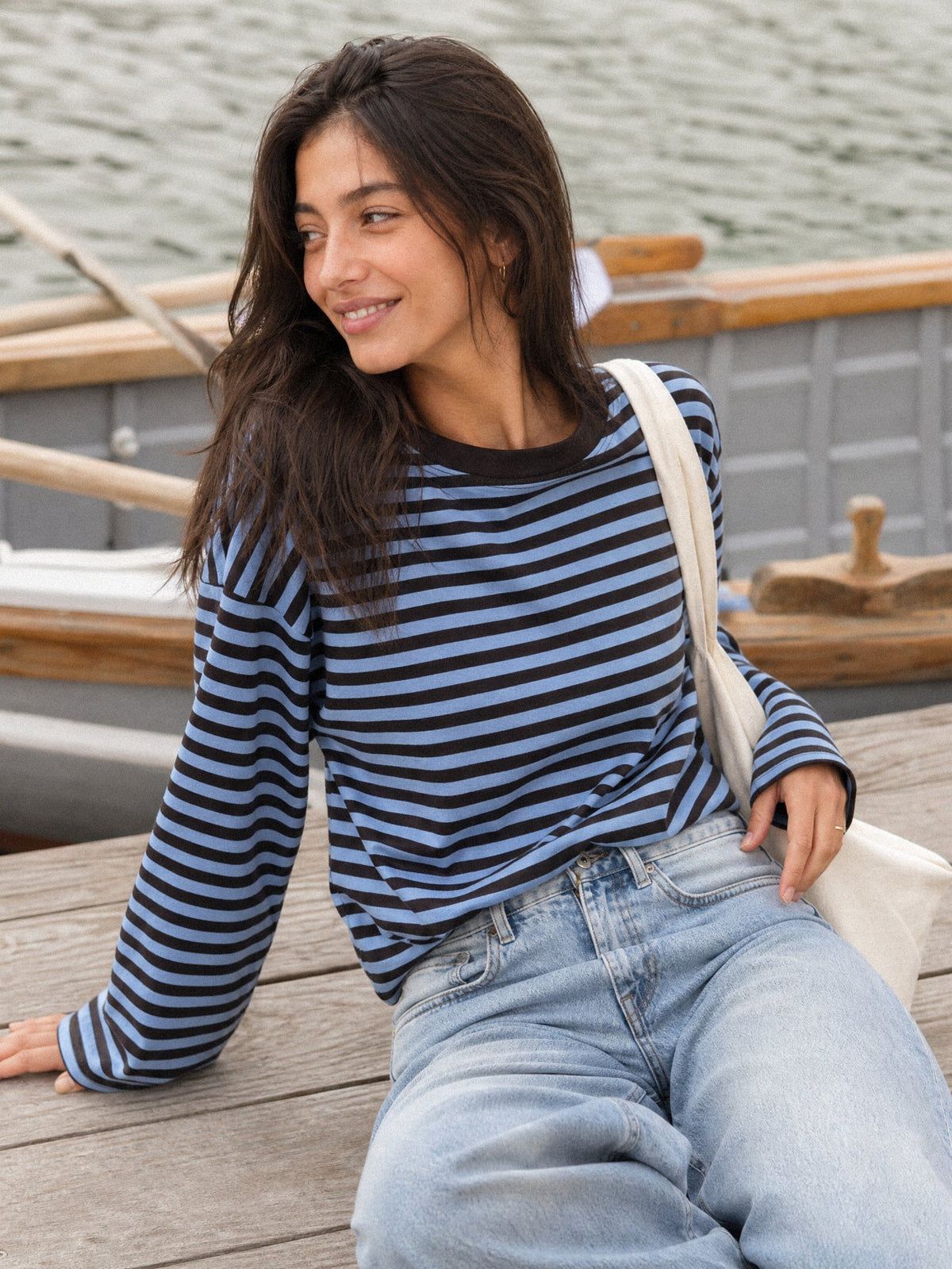 T shirt rayé look casual porté