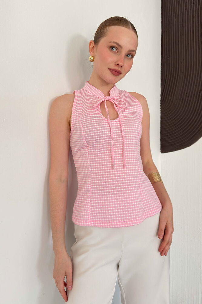 top13872 chemisier ajuste rose a damier avec col en trou de serrure image 1