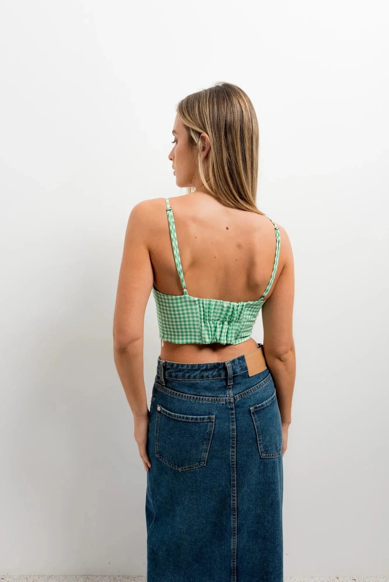 Crop top vichy vert femme avec bretelles fines et coupe bustier, style tendance