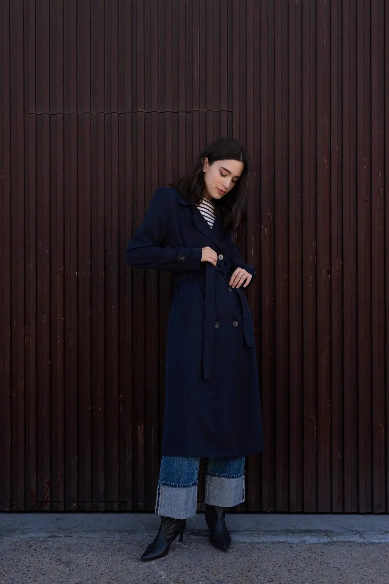 Trench-coat ample navy bleu avec ceinture et double-breastage pour femme