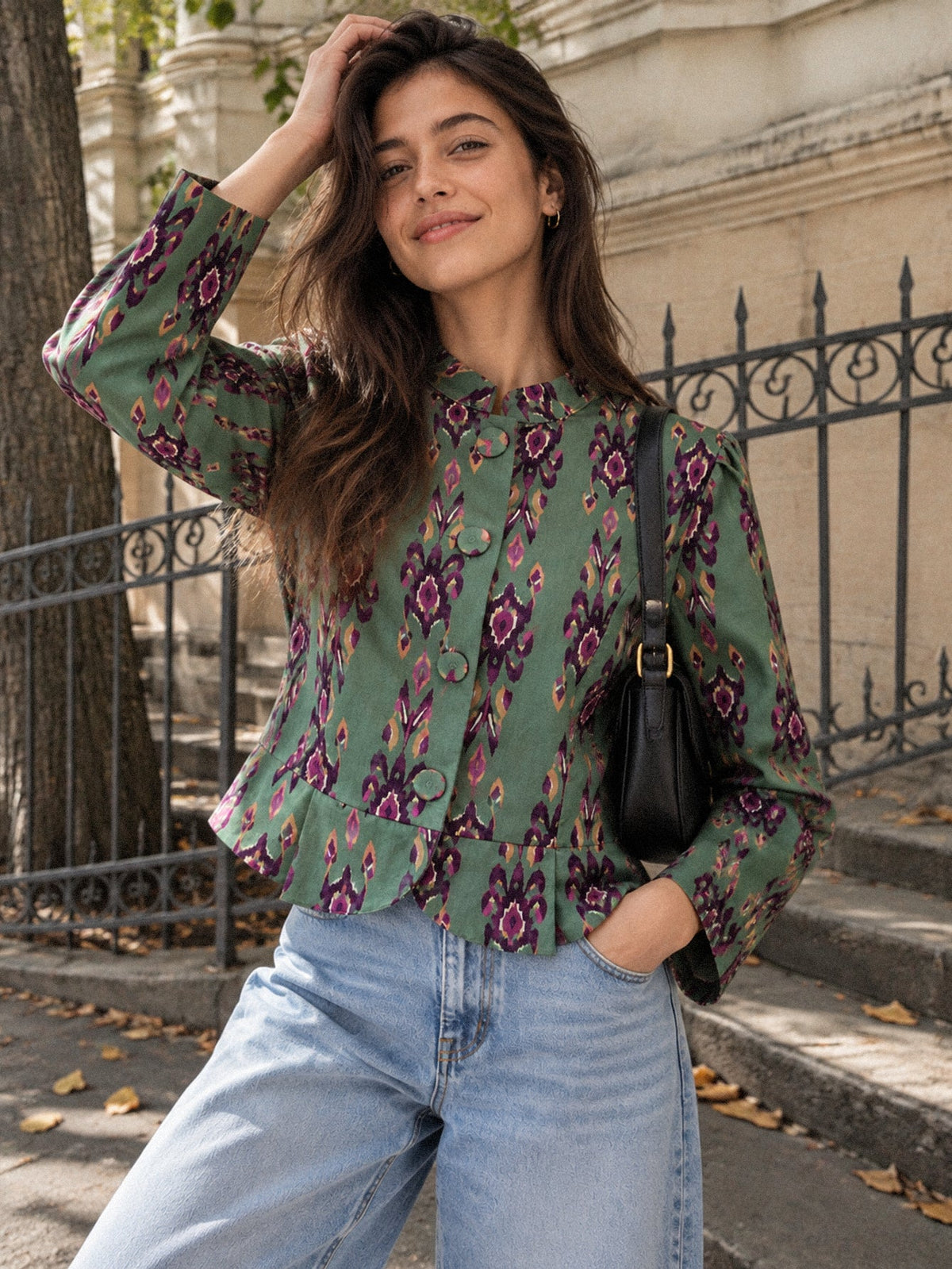veste verte portée dans la rue