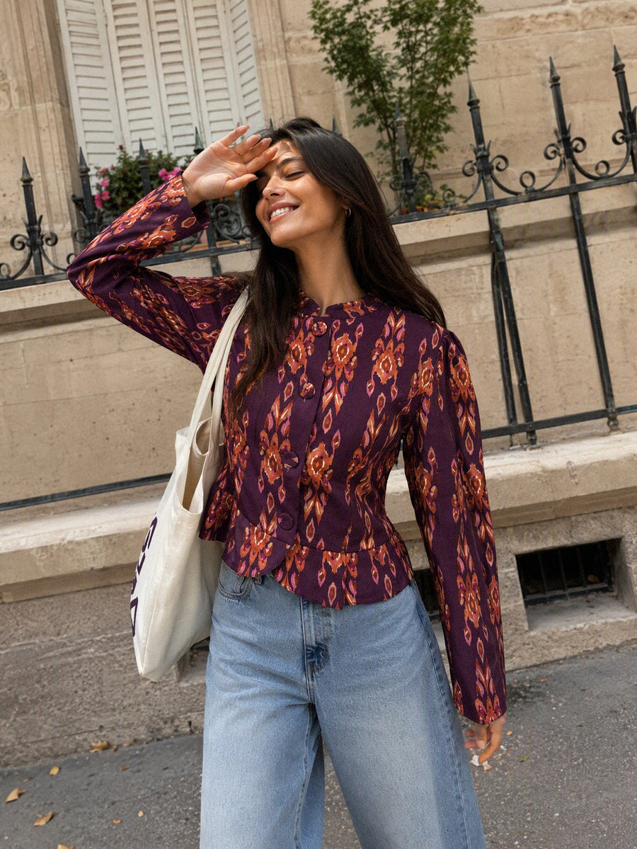 veste imprimée violette portée