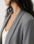 veste grise détail revers