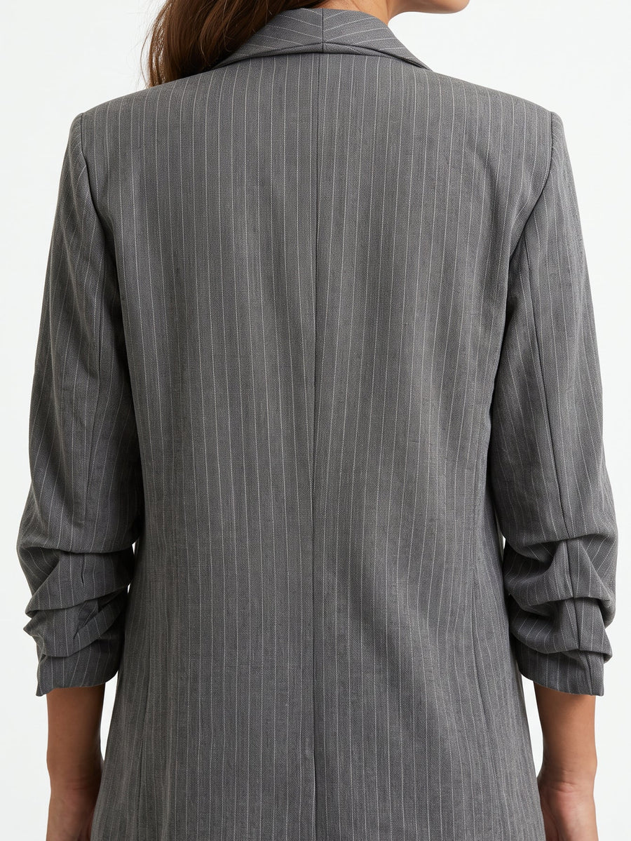 veste grise dos détail rayures