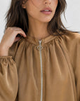 veste bomber satinée camel dos fronces