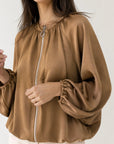veste bomber satinée camel détail dos