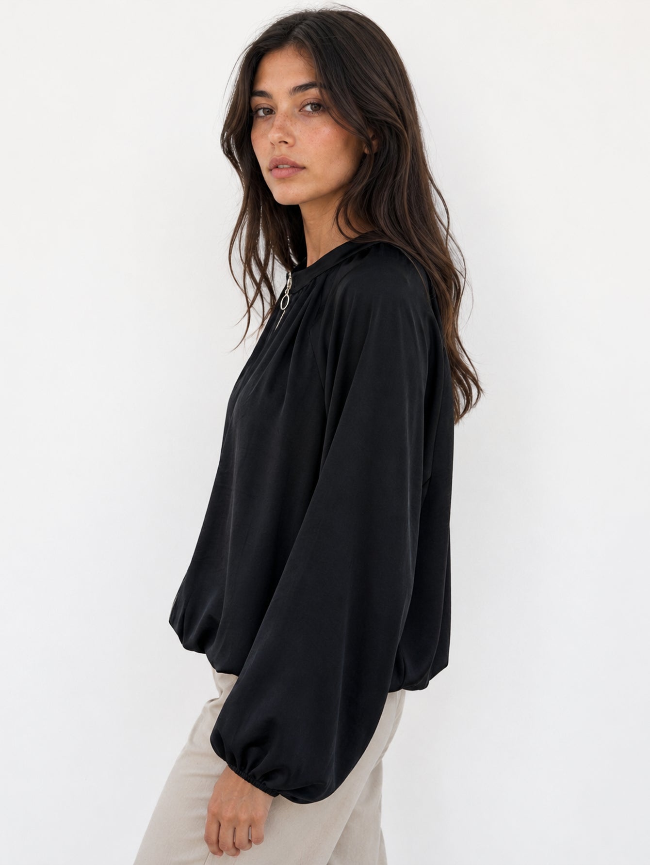 veste bomber satinée noire vue de côté