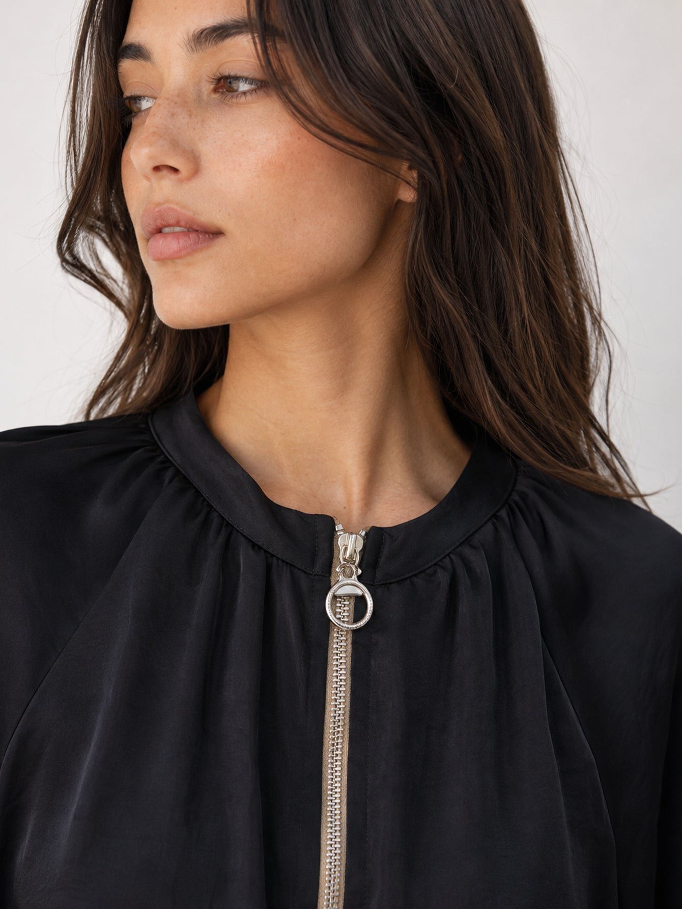 veste bomber satinée noire dos fronces