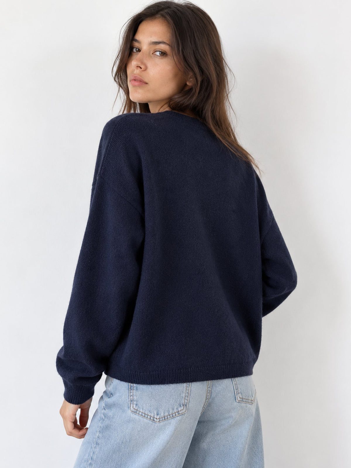 Profil du cardigan bleu nuit à poches cœur