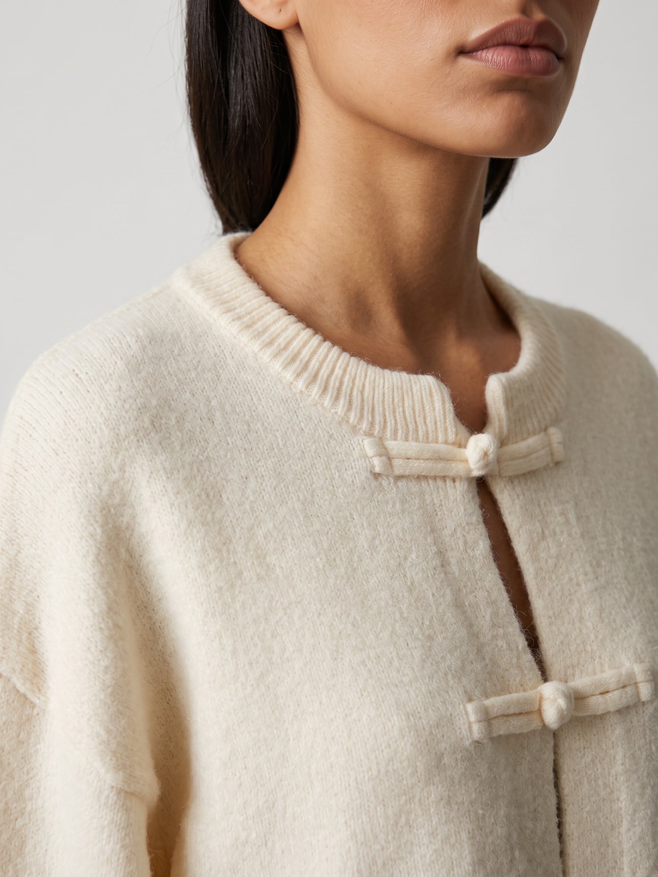 Cardigan détail brandebourgs écru