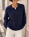 Cardigan à brandebourgs bleu nuit