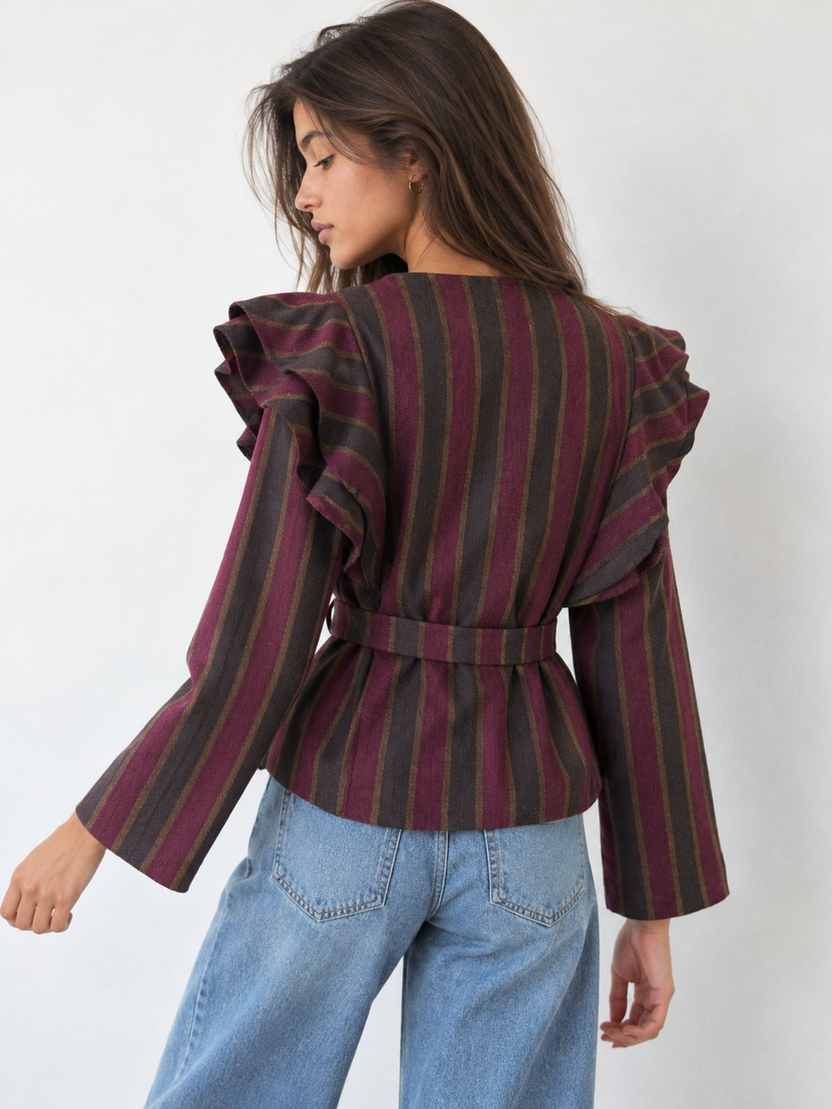 Veste rayée ceinturée vue de dos