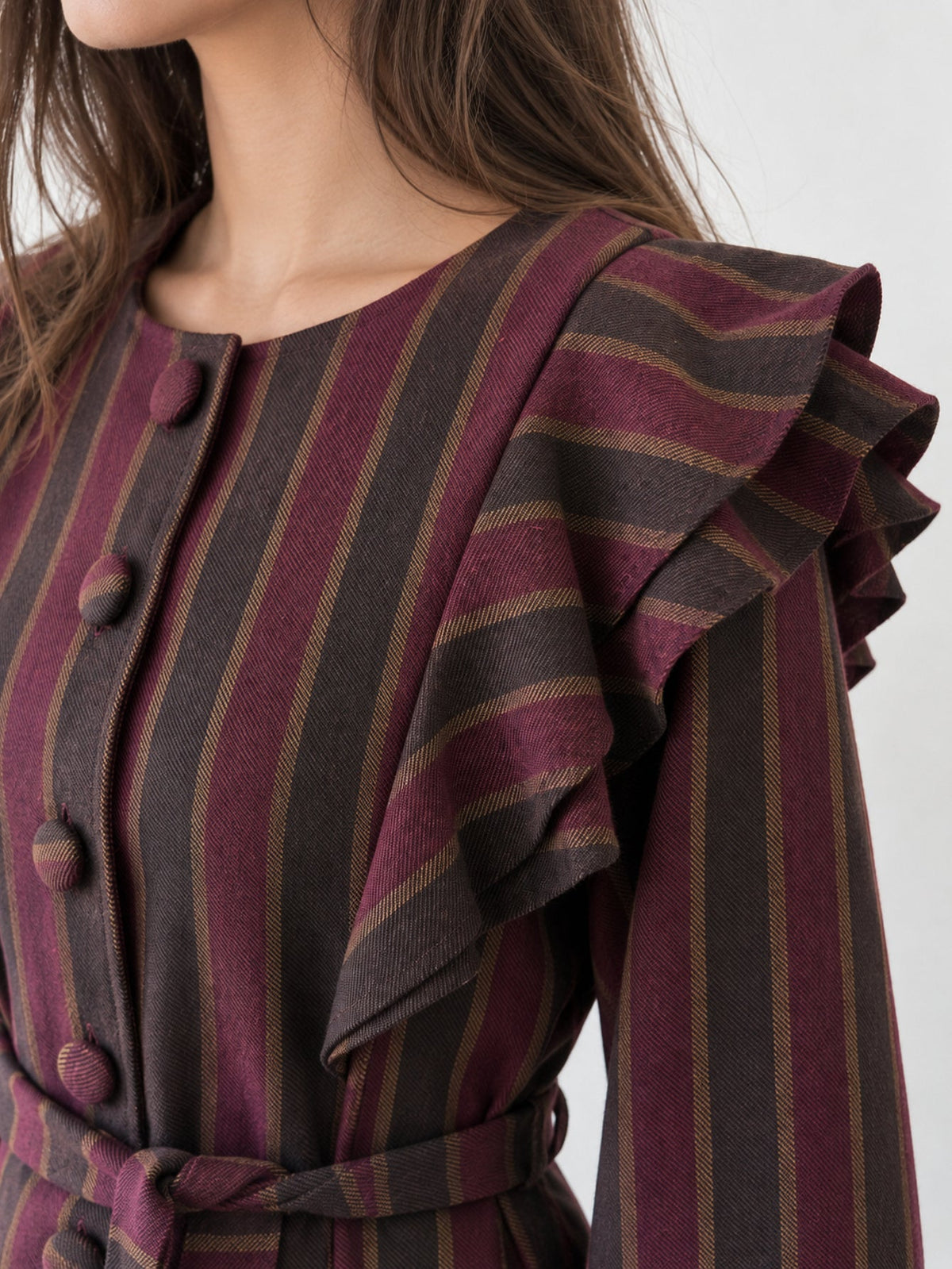 Veste rayée encolure ronde et boutons recouverts