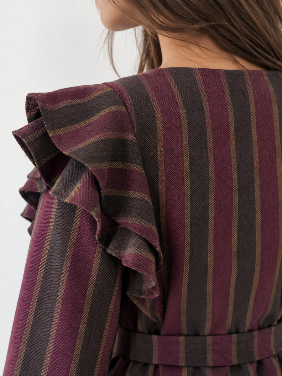 Veste rayée détail des volants aux épaules