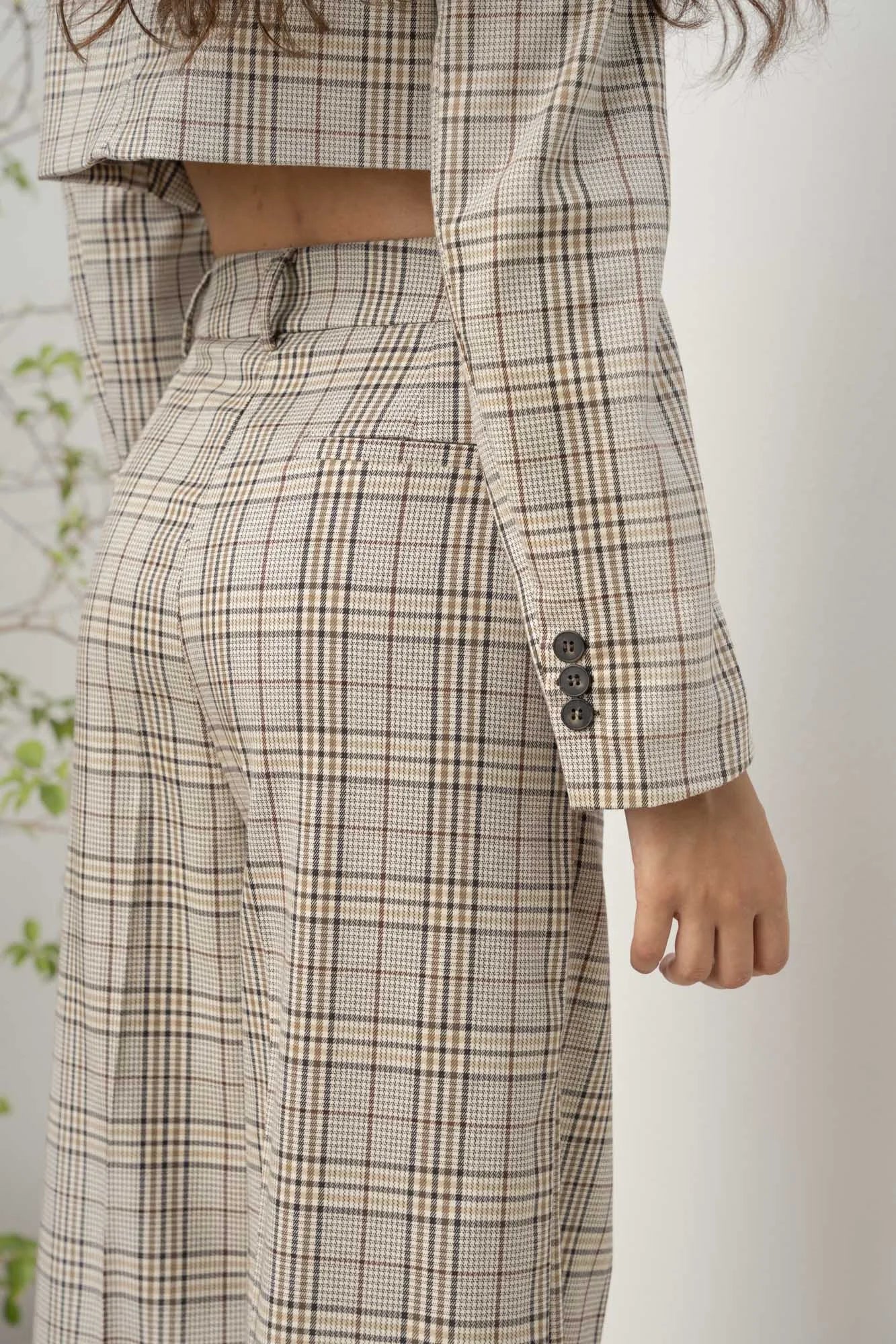 Veste courte à carreaux femme beige et marron, ensemble blazer et pantalons