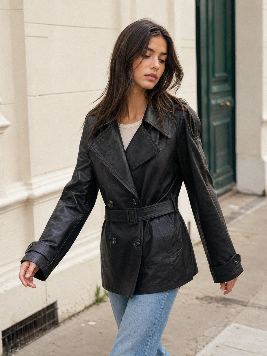 Veste en similicuir noire ceinturée
