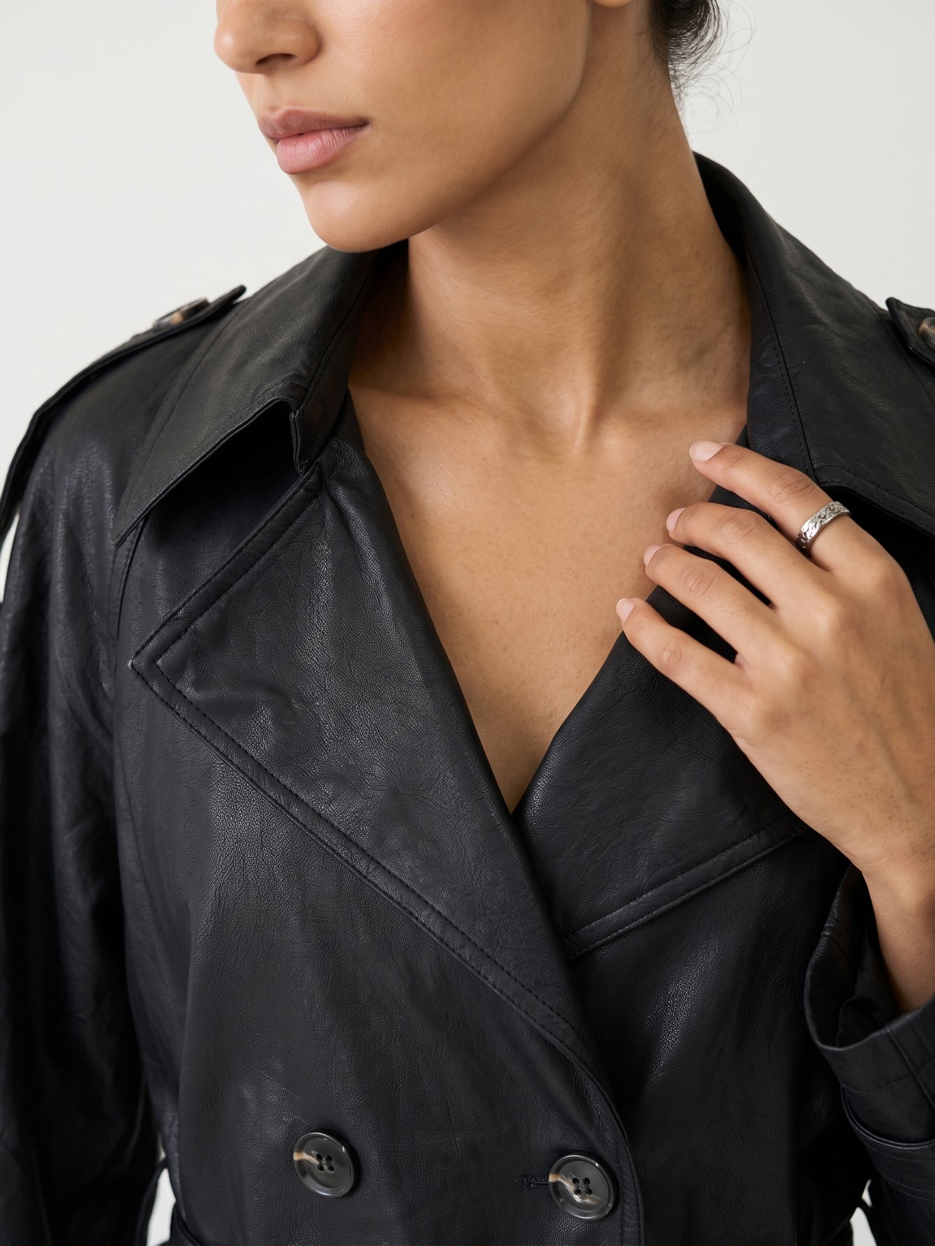 Col tailleur de la veste noire