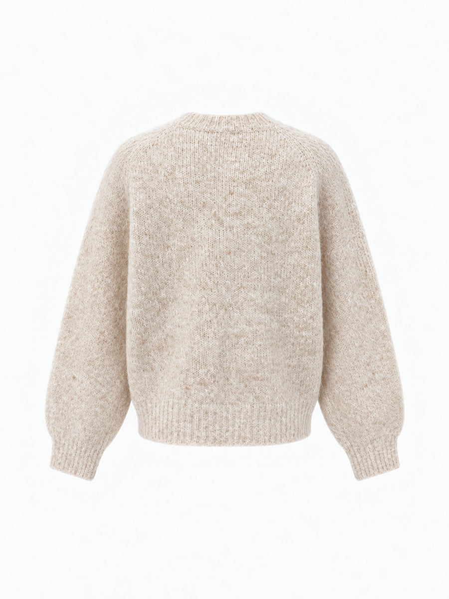 Veste en maille à fleurs brodées beige présentée de dos.