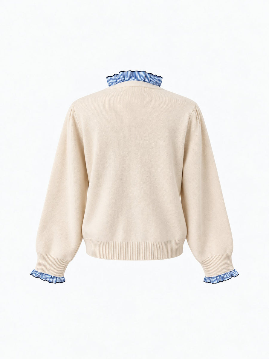 Veste en maille boutonnée en viscose mélangée écrue à finitions bleues, présentée de dos.
