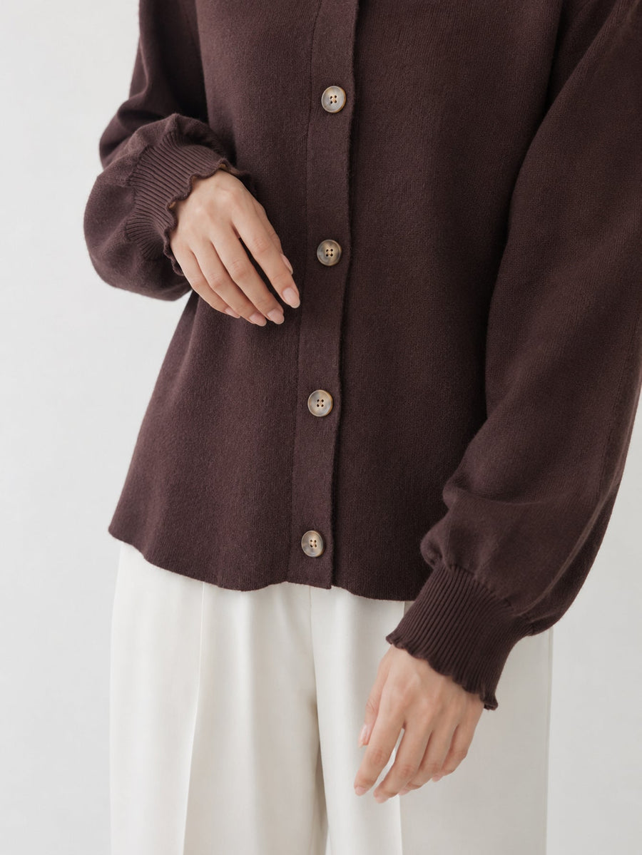 Gilet brun poignet ondulé et boutons