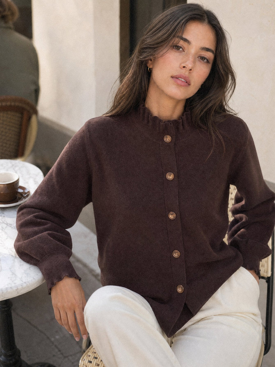 Gilet en maille brun col volanté