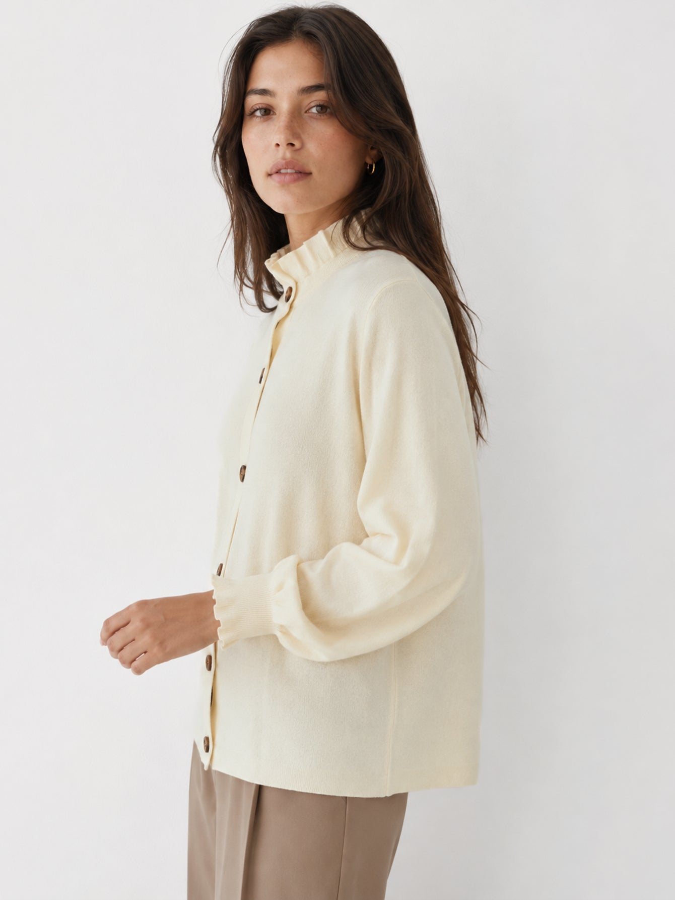Gilet beige profil col volanté
