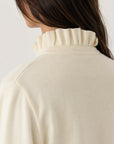 Détail col volanté beige