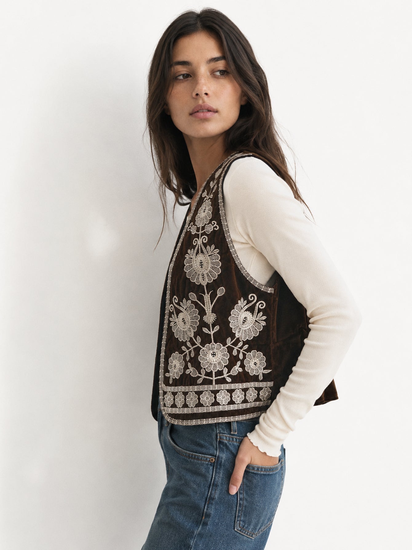 Gilet en velours brodé brun vue 3 4 profil