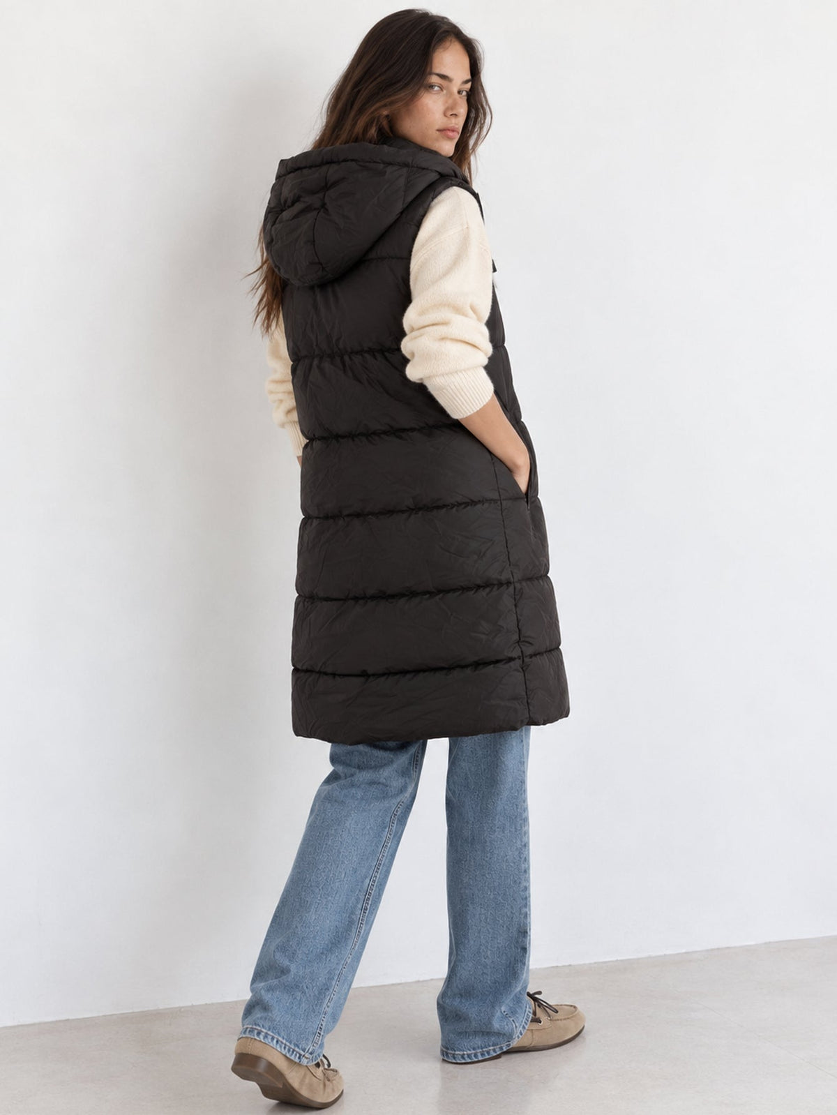 Dos du gilet matelassé long noir