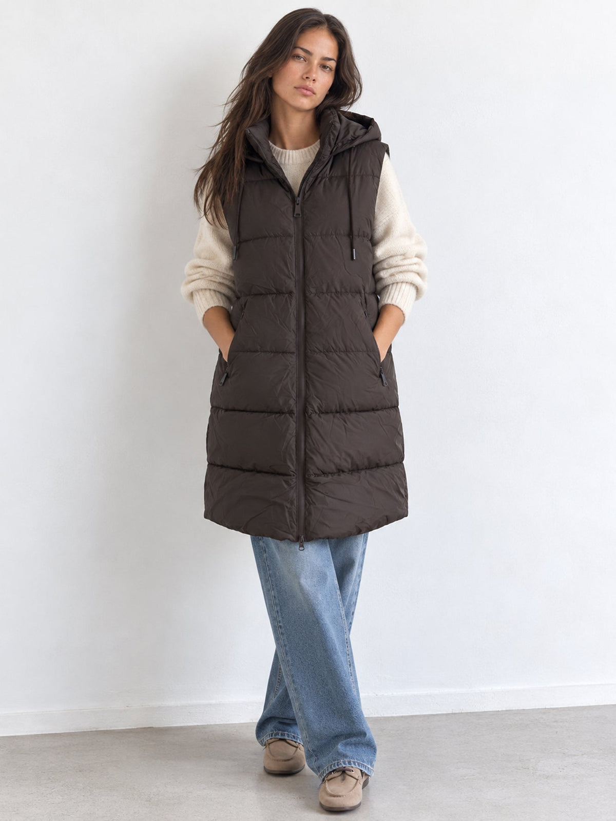 Gilet matelassé long marron à capuche