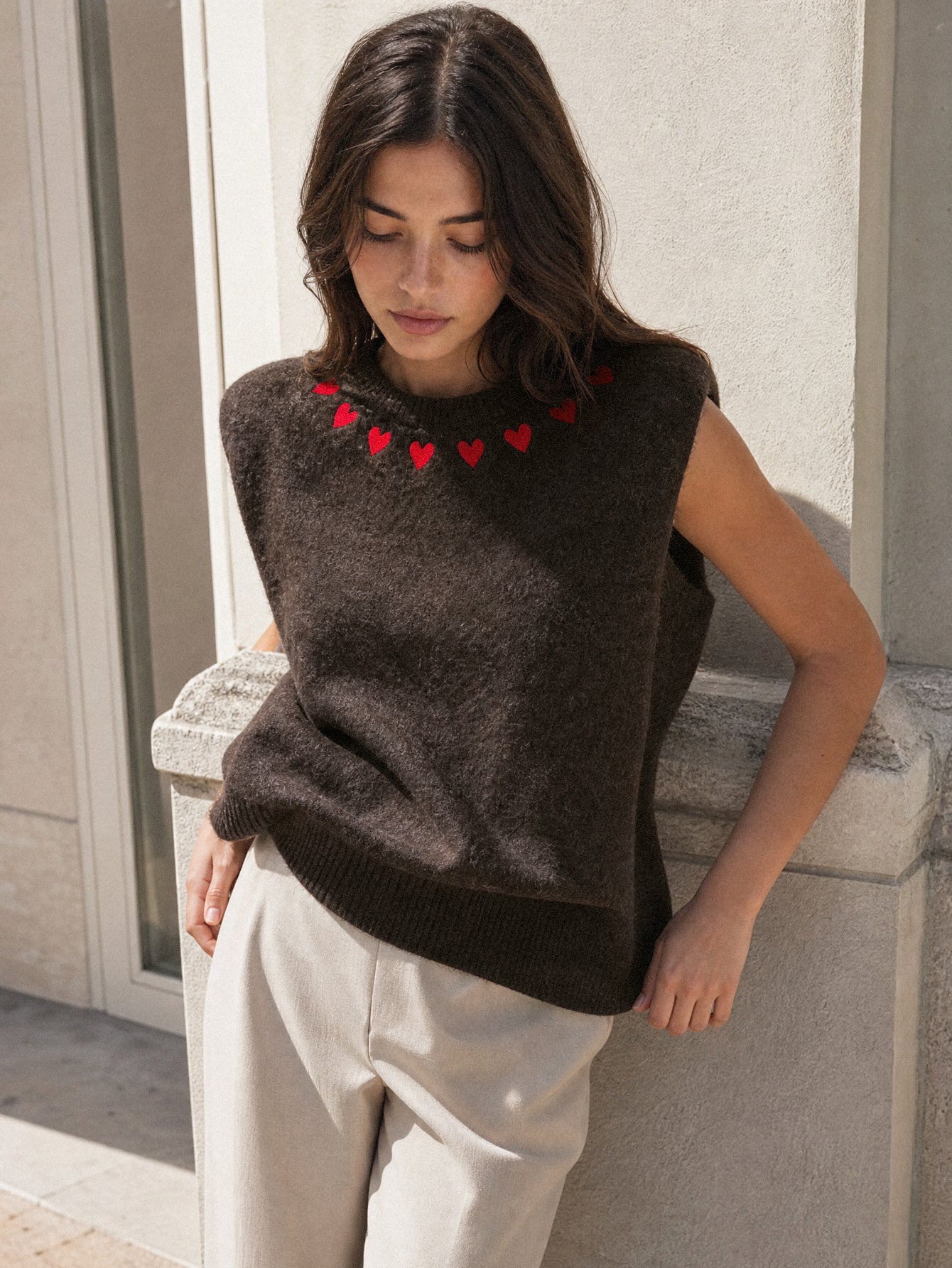 gilet sans manches marron col rond cœurs