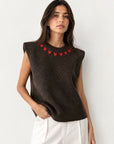 gilet sans manches marron face cœurs