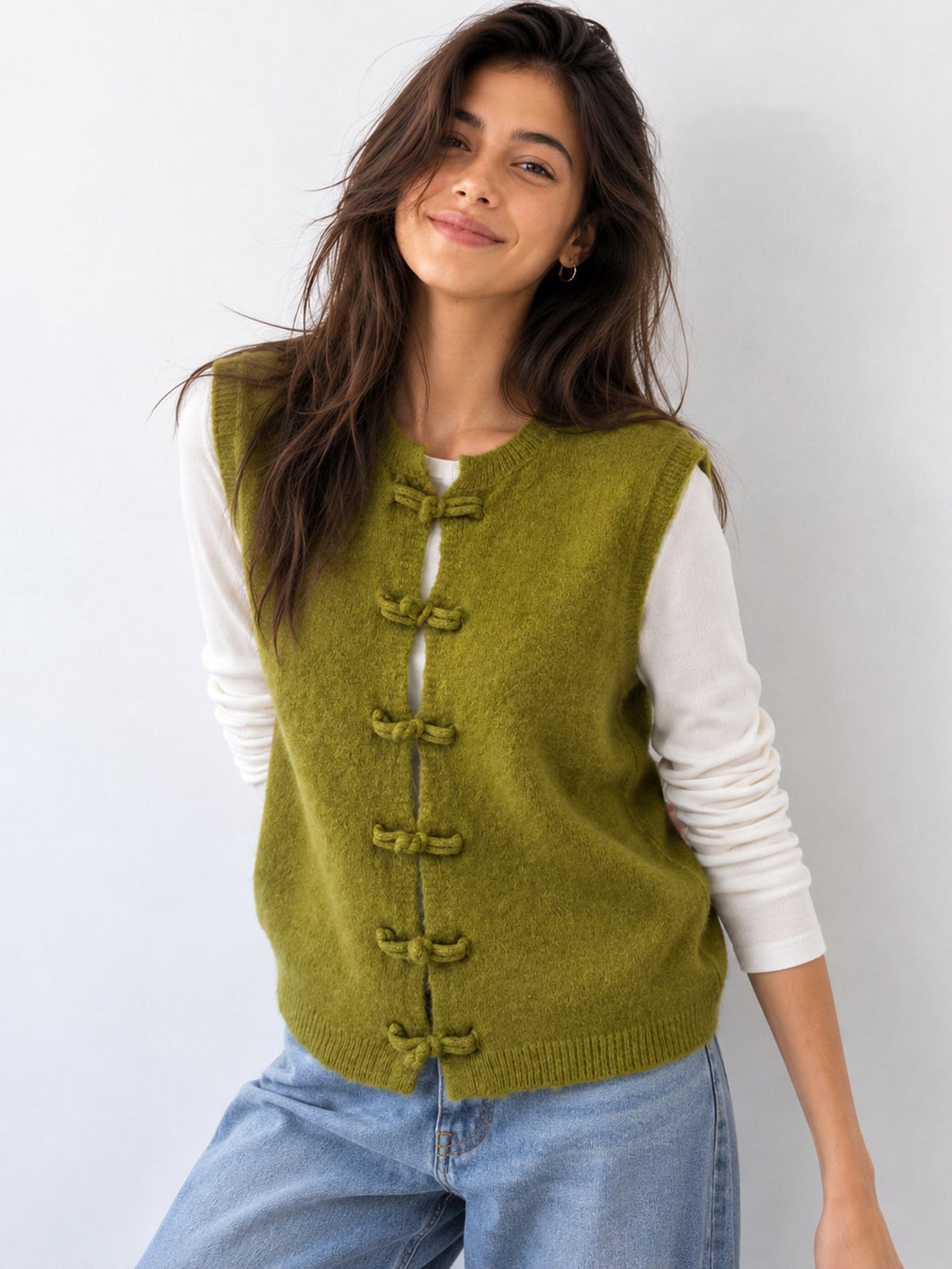 Gilet en maille vert olive à brandebourgs