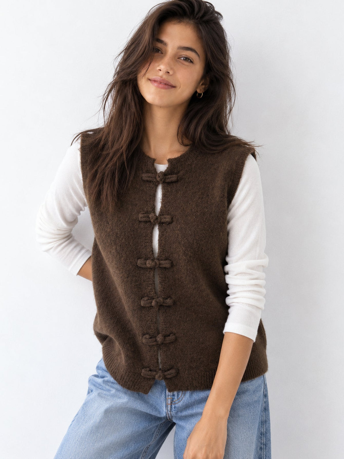 Gilet en maille marron à brandebourgs