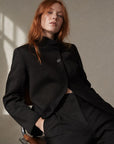 Veste noire à col montant croisée asymétrique