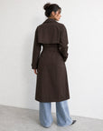 Trench long marron dos